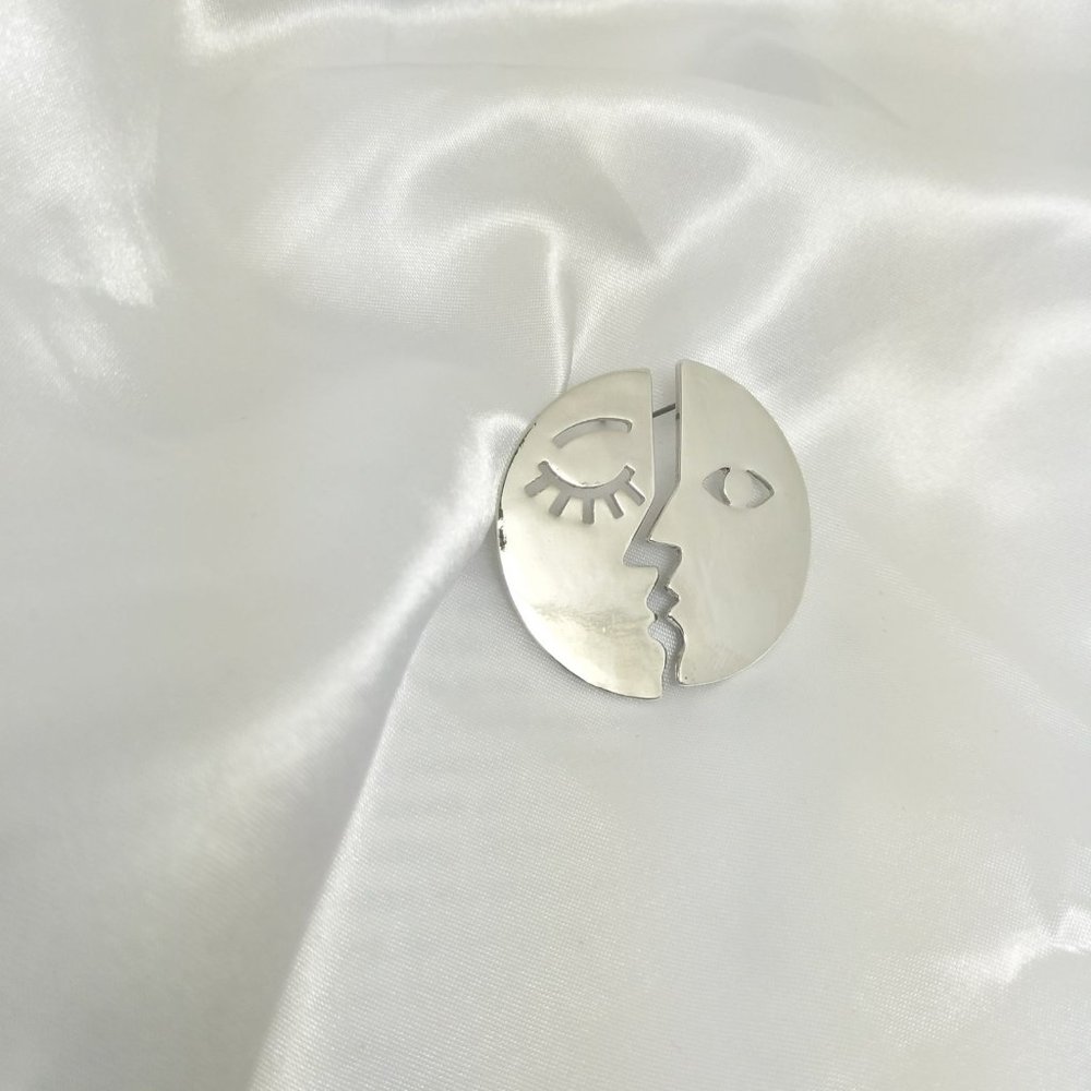 💕LAST ONE Boutique Moon Lovers Earrings - Picture 4 of 5